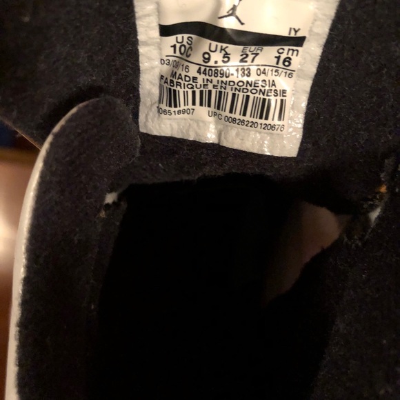 Jordan retro 5 boys size - Picture 3 of 3